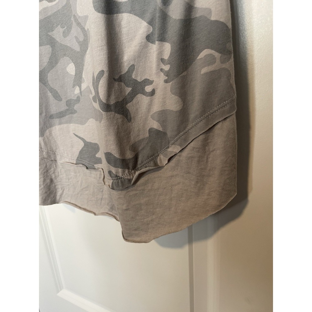 CHRLDR Grey Camo T Shirt with White Skull and Rainbow‎ Blast size XS - Picture 6 of 6